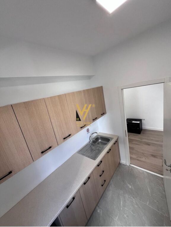JEPET ZYRE 95 M2 ME QIRA NE ISH BLLOK 1.650 EURO