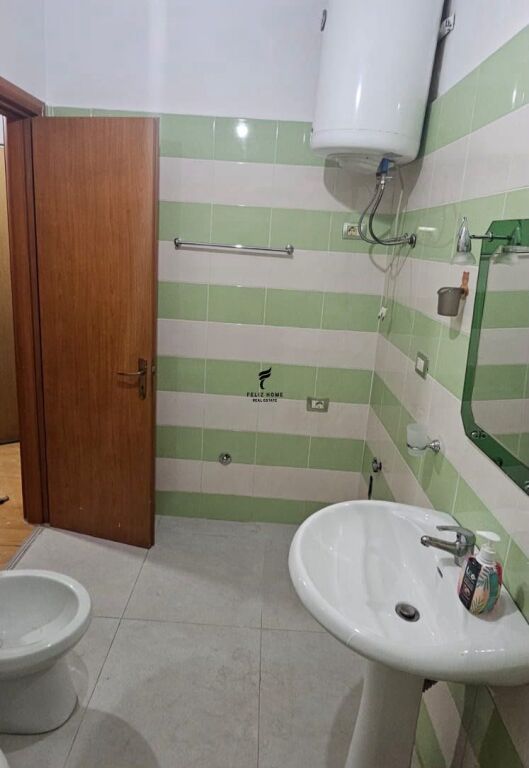 APARTAMENT ME QERA 2+1+2 YZBERISHT 50.000 LEKE FH-79448