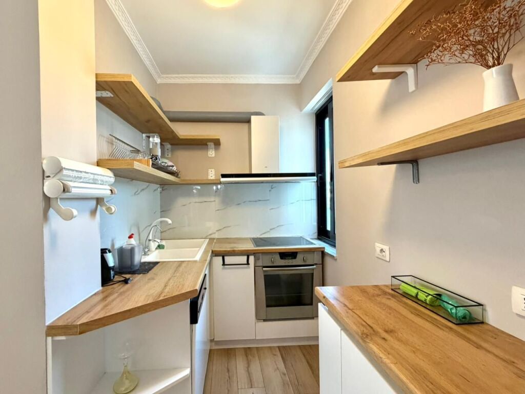 🏢 In Affitto: Attico (Penthouse) 📍Rr. Kosovareve - Zona Lago (Uni Barleti) 2+1+2 Balconi &amp; Terrazza utilizzabile | 1.500€/mese