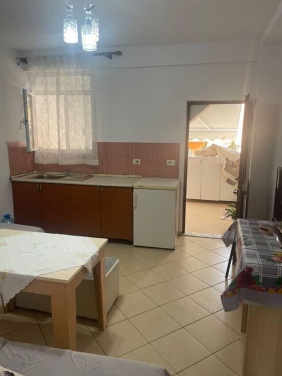 Apartament 1+1. 40000 leke .Fakulteti i mjeksis