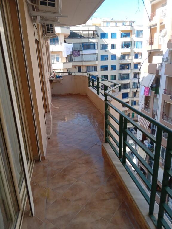 🏡APARTAMENT 2+1 ME QIRA AFATGJATË – RIVIERA, VLORË‼️