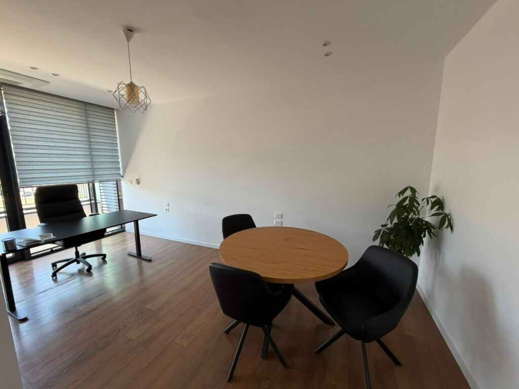 🏢 Jepet me qira apartament 2+1 + post parkimi  📍 Rruga e Kosovarëve, Lake View Residence💰 1.420 €/muaj