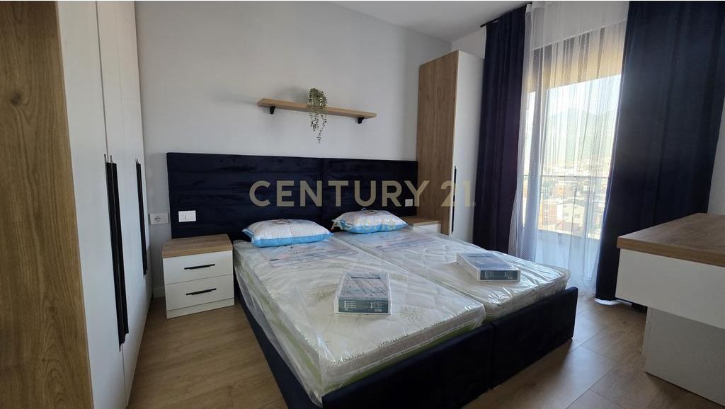 Rruga 5 Maji, Apartament 1+1 Per Qira