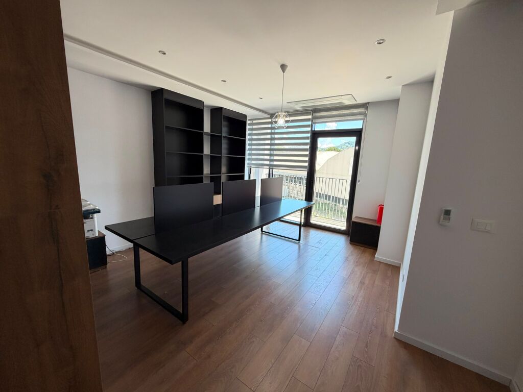 Appartamento in affitto 2+1 + posto auto a Lake View