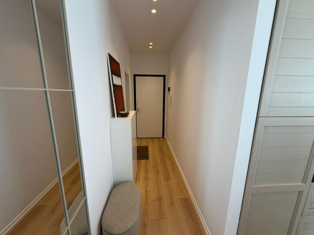 🏡 FOR RENT APARTMENT 1+1 + PARKING SPACE – PARIS COMMUNE💰 Price: 105,000 Lek/Month