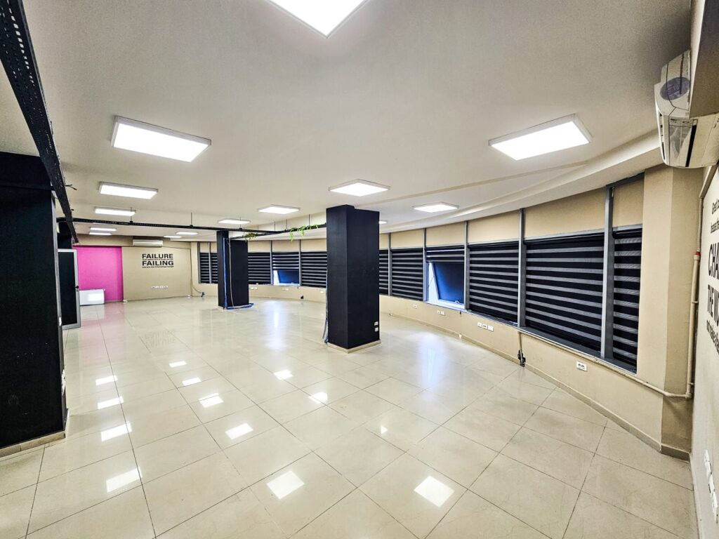 Ambiente Commerciale - Via di Dibra