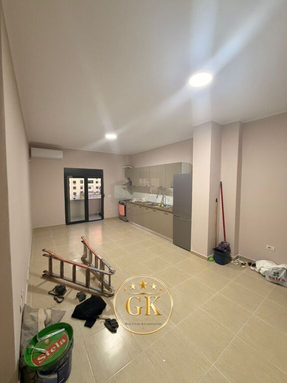 🏡 APARTAMENT 2+1 ME QERA 📍 KRYQEZIMI STADIUMIT DURRES