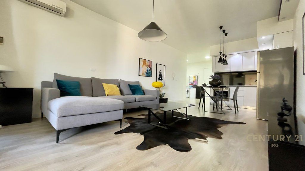 QIRA, APARTAMENT MODERN 1+1, RRUGA KAVAJËS