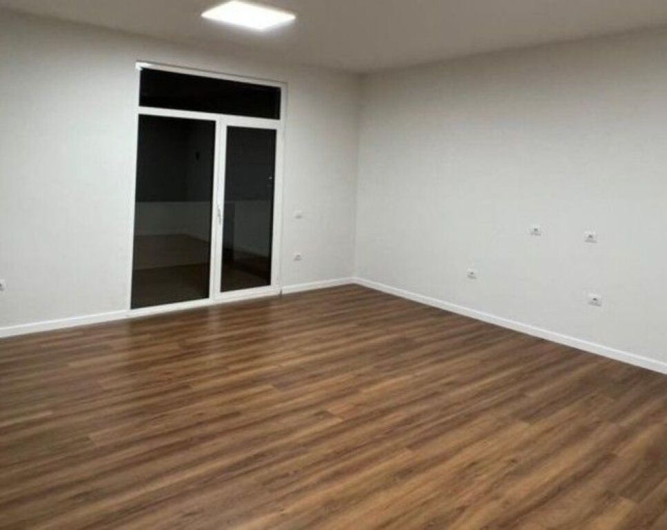 AMBIENT ZYRE ME QIRA PERBALLE TOPTANI CENTER , QENDER