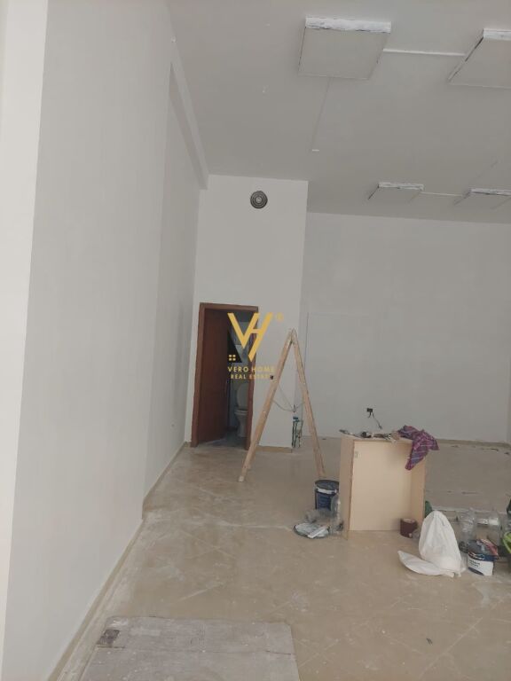 JEPET DYQAN 64 M2 ME QERA TE PALLATI ME SHIGJETA 80.000 LEKE