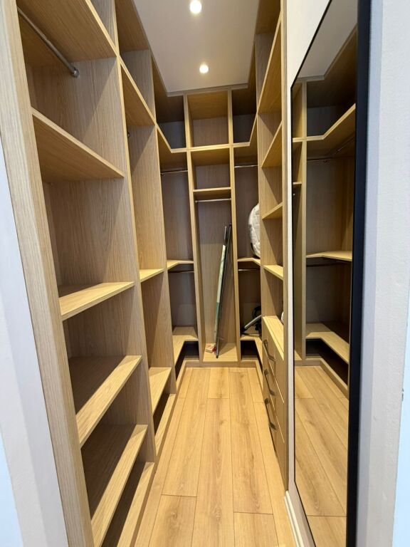 Tirane Komuna e Parisit , jepet me qera apartament 1+1+Garderob + Ballkon Kati 6, 70 m² 105.000 € (Parkim i perfshire ne cmim)
