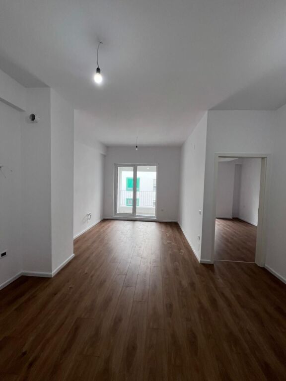 Shitet Apartament 1+1