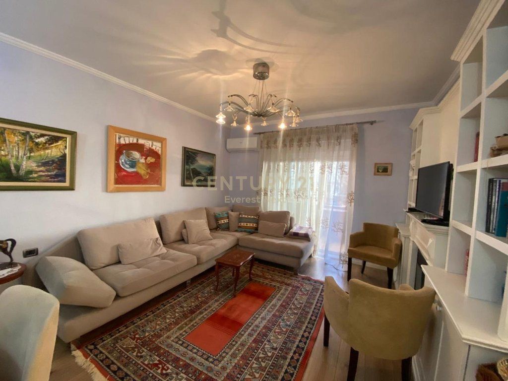 Apartament 2+1 per Qira ne Myslym Shyri