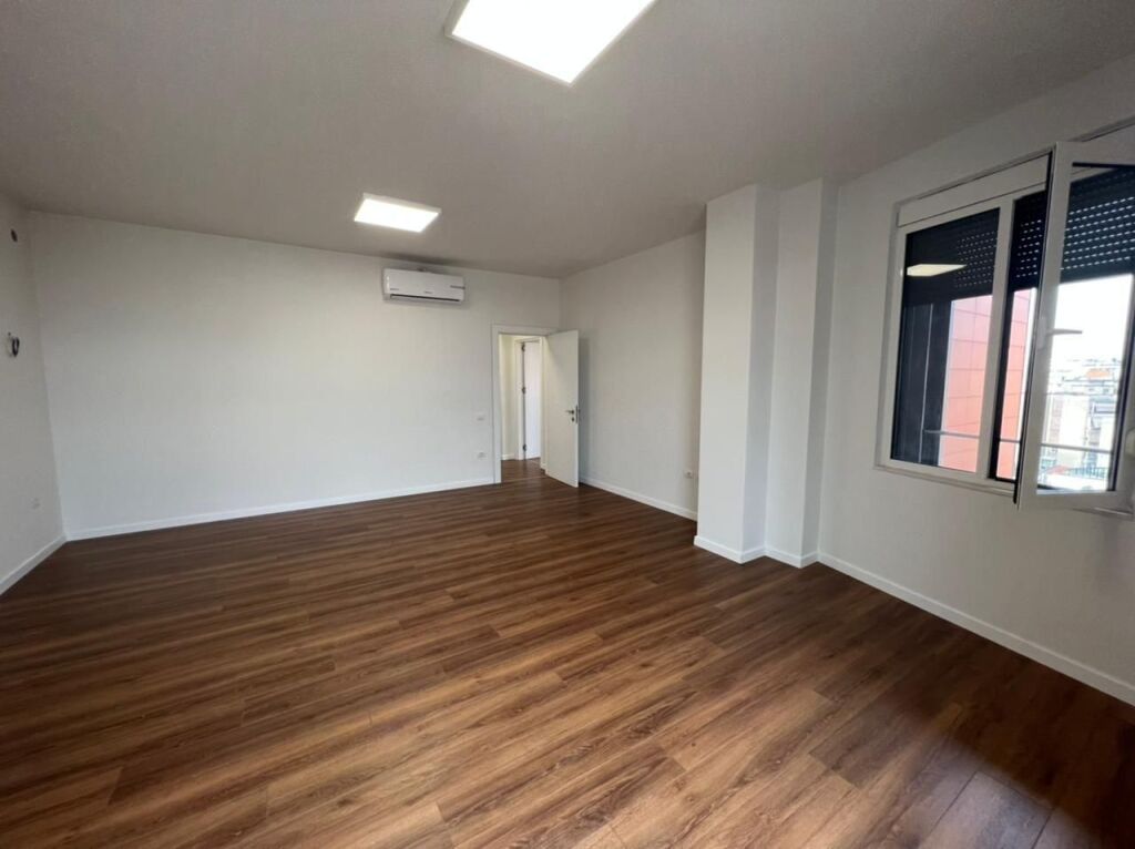 AMBIENT ZYRE ME QIRA PERBALLE TOPTANI CENTER , QENDER