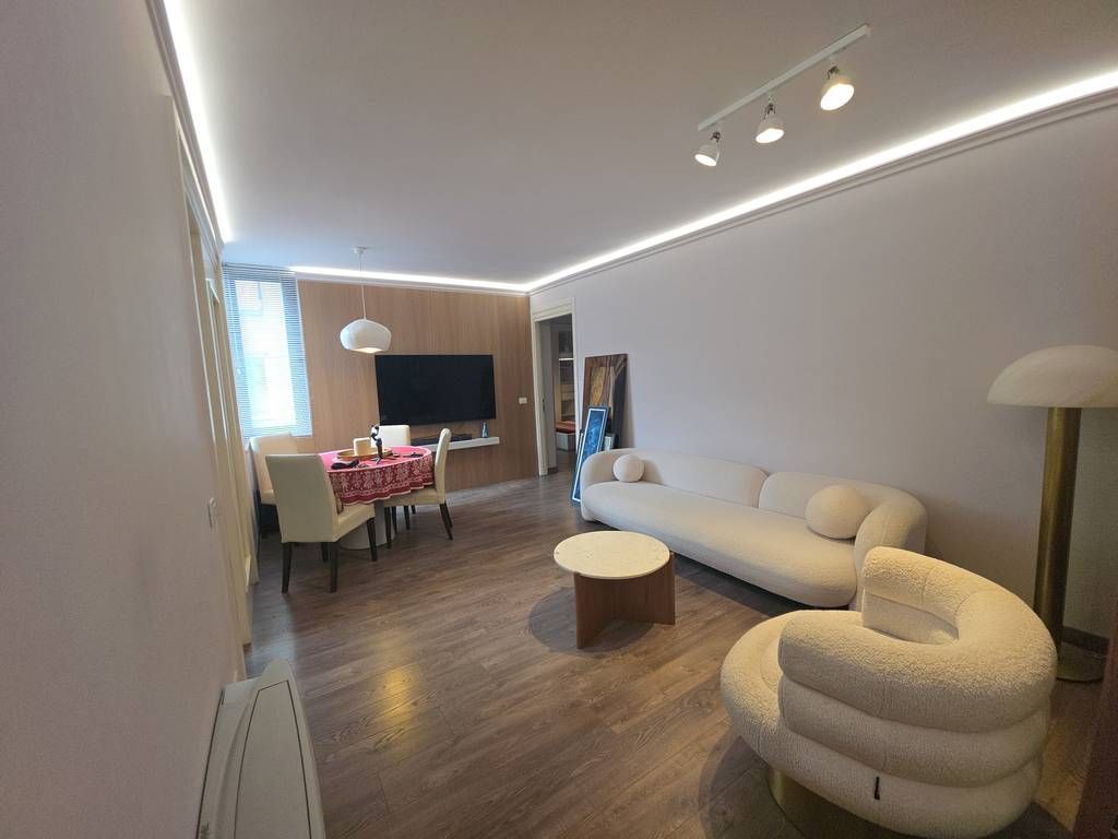 Liqeni i Tiranes - Jepet me qira Apartament 3+1+2 + Post Parkimi pranë Nobis!
