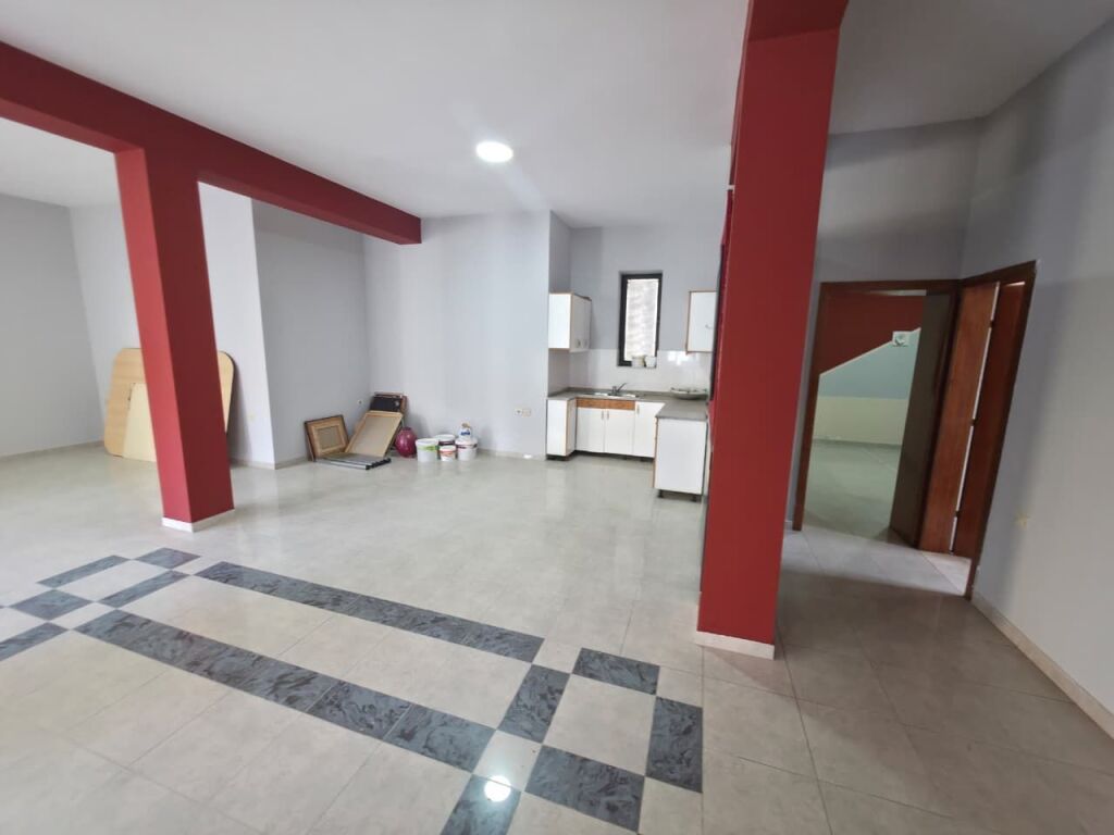 🏢 AMBIENT BIZNESI ME QIRA NË QENDËR TË TIRANËS | 120 m² |
