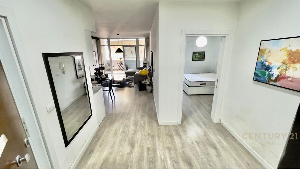 QIRA, APARTAMENT MODERN 1+1, RRUGA KAVAJËS