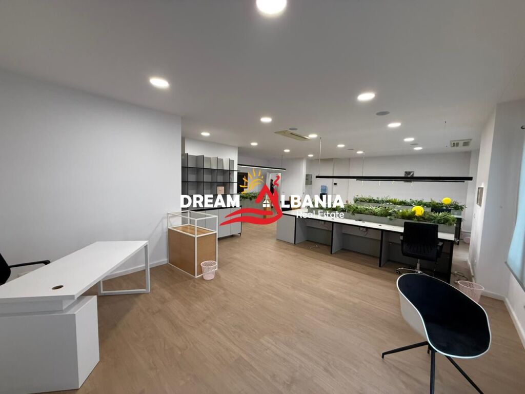 Ambjent per zyra me qera te Delijorgji prane Hotel Hilton (ID 4261941)