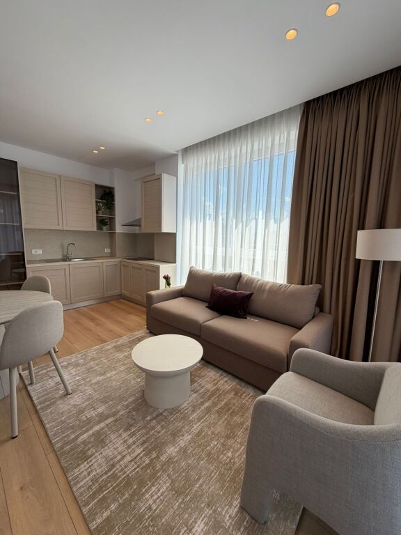 Tirane Komuna e Parisit , jepet me qera apartament 1+1+Garderob + Ballkon Kati 6, 70 m² 105.000 € (Parkim i perfshire ne cmim)
