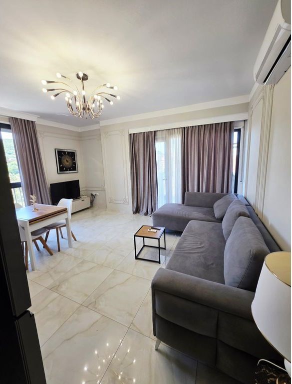 Apartament 1+1 për Qira – Tek Komuna e Parisit, pranë Kompleksit Olimpik!