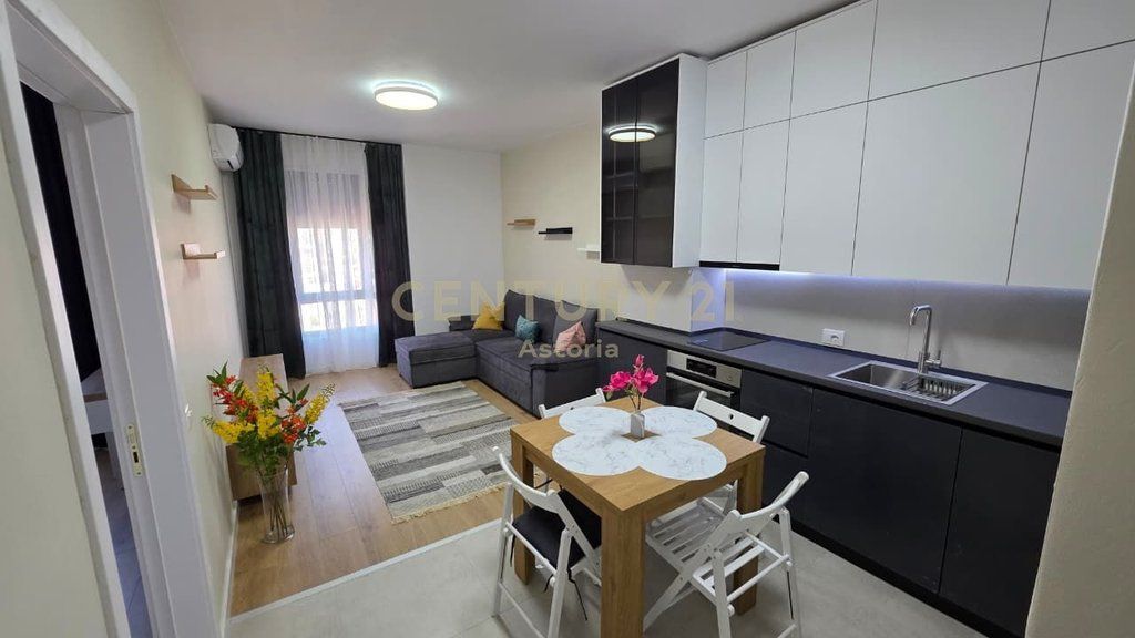 Rruga 5 Maji, Apartament 1+1 Per Qira