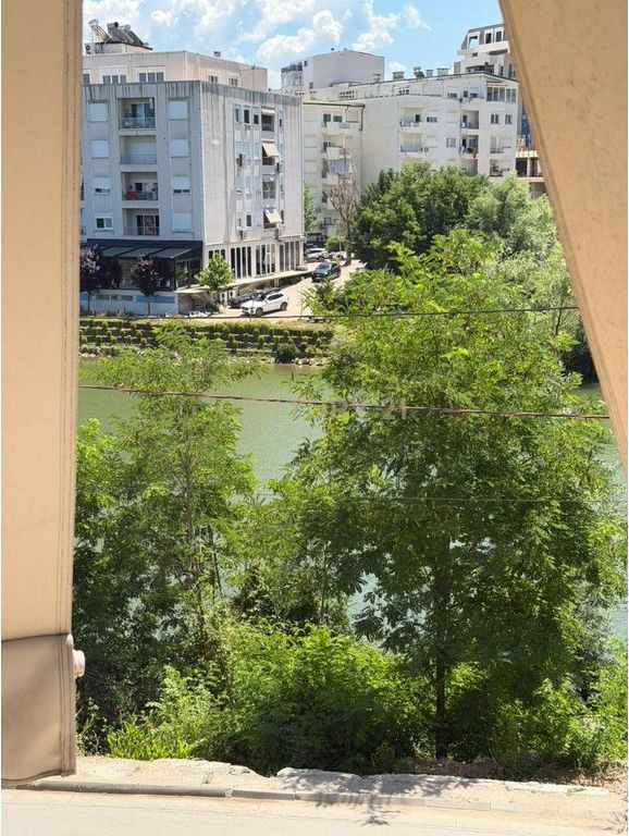 Jepet me qira apartament 1+1 te Liqeni i Thatë – Pamje nga Liqeni