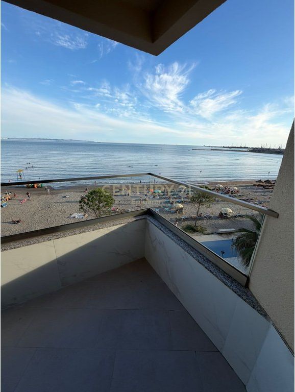 Apartament 2+1 me Qira në Vijë të Parë Bregdetare – Pamje Ballore nga Deti !