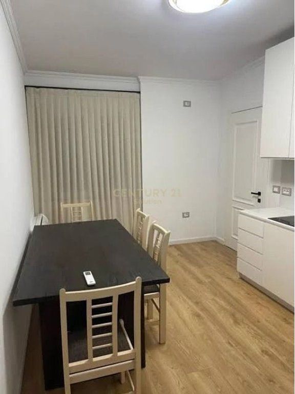 JEPET APARTAMET 2+1 PER QIRA NE BLLOK 1,300 € /Muaj
