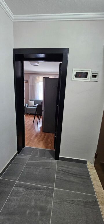 🏡 Affittasi appartamento 1+1  📍 Mihal Grameno, vicino alla scuola elementare Mihal Grameno💰 50.000 Lekë/mese