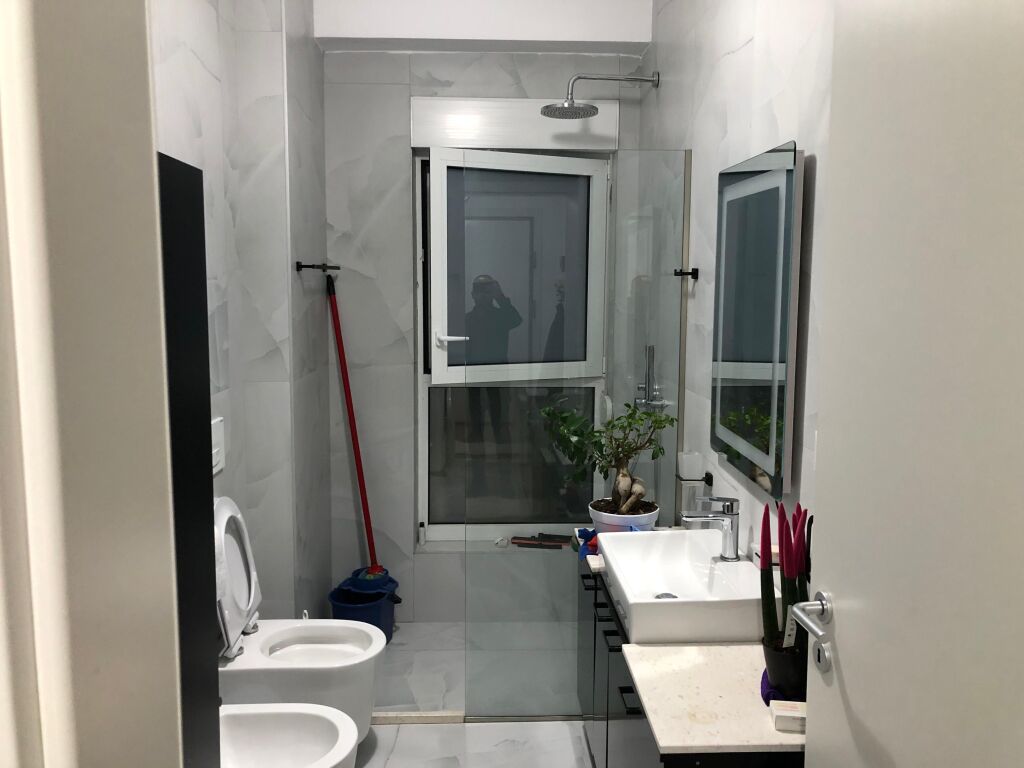 Apartament 1+1, Kaimi Ali Dem!