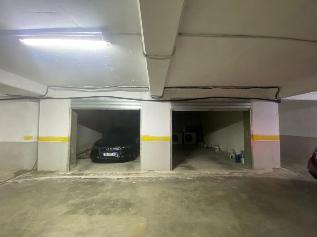 Garazh ne shitje , Residenca Turdiu