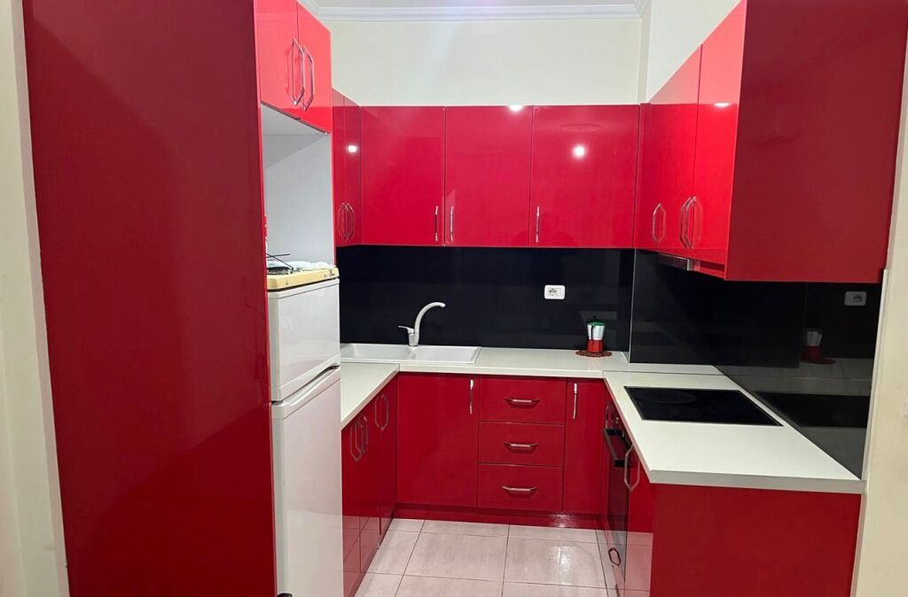 Apartament 1+1, Astir!