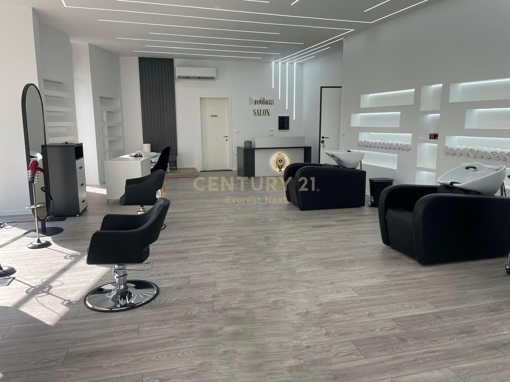 Commercial Space for Rent on the Street - Chimney!!