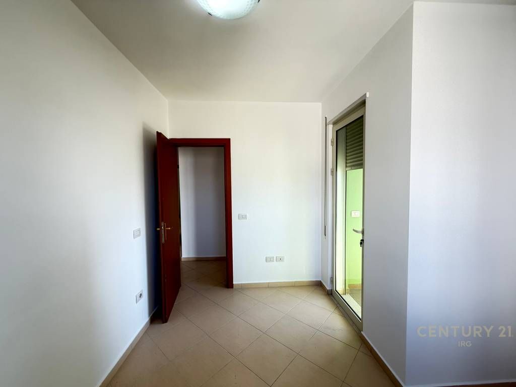 JEPET ZYRË 3+1+2+POST PARKIMI PËR QIRA TEK RRUGA E ELBASANIT