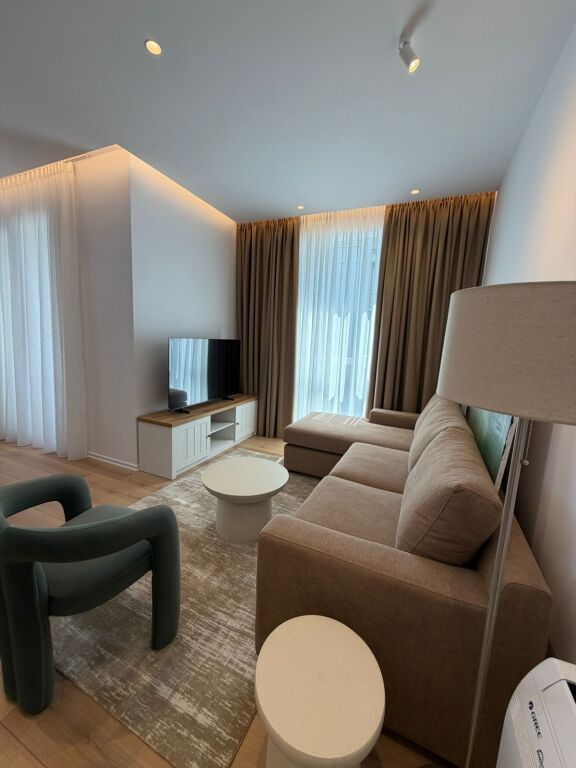 Tirane Komuna e Parisit , jepet me qera apartament 1+1+Ballkon Kati 2, 70 m² 105.000 Leke (Parkim i Perfshire ne Cmim )