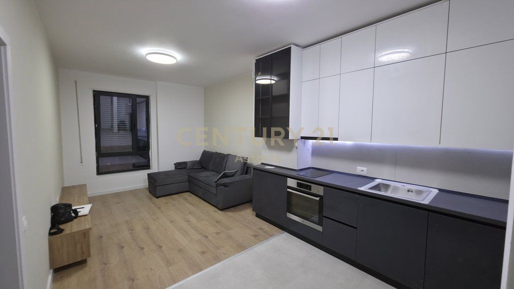 Rruga 5 Maji, Apartament 1+1 Per Qira