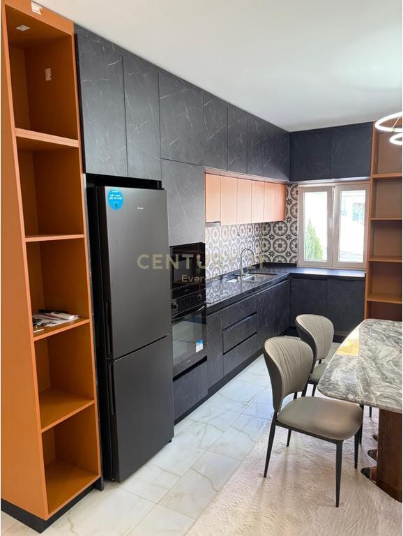 RESIDENCA LAKE LAND, APARTAMENT 2+1+POST PARKIMI PER QIRA