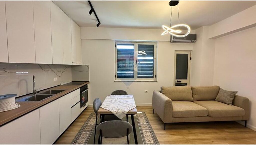 Apartament per qira 1+1 , 21 Dhjetori