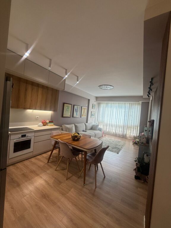 Apartament me qera 2+1 te Pavaroti