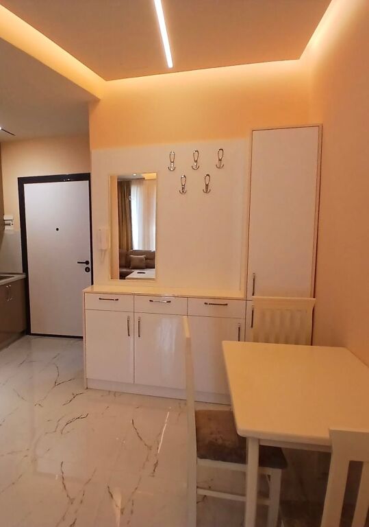 Tek QSUT prane saj Jepet me qera apartament me mobilim te ri 2+1 ne pallat te ri(modifikuar me te tille)
