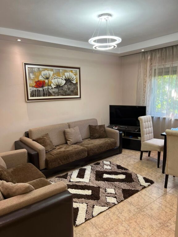 Jepet me qira apartament 1+1 te Brryli, përballë Ministrisë së Jashtme!