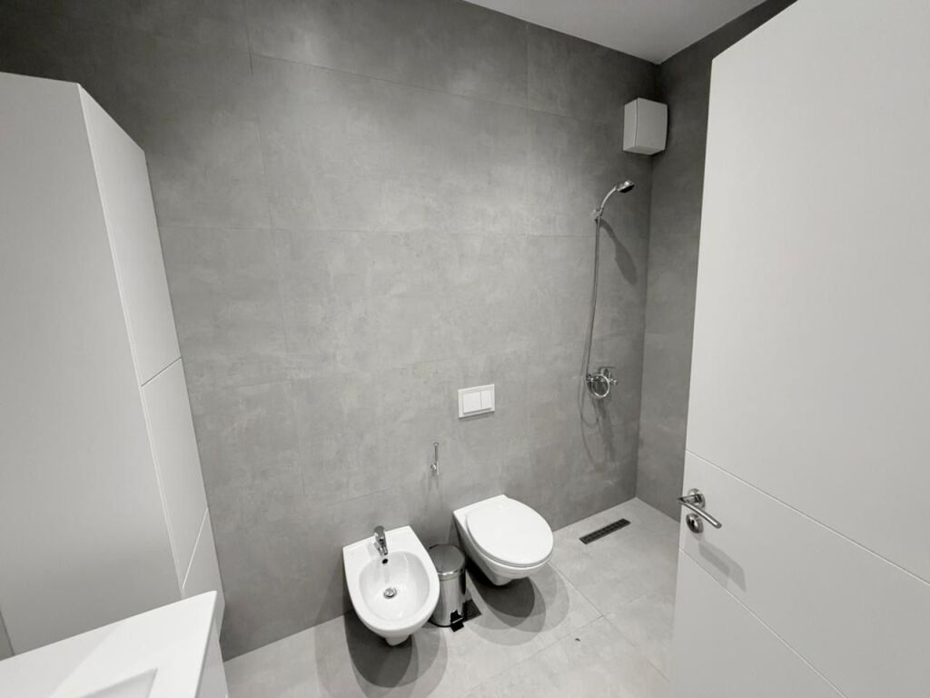 🏡 JEPET ME QIRA APARTAMENT 1+1 + POST PARKIMI – KOMUNA E PARISIT