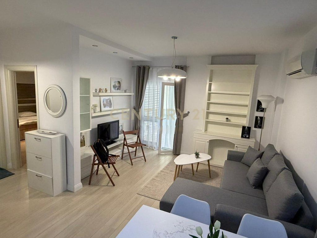 Jepet me qira apartament 1+1 te Liqeni i Thatë – Pamje nga Liqeni