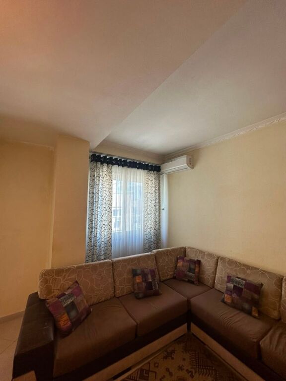 Apartament 1+1, Astir!