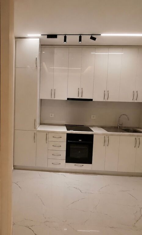 Tek QSUT prane saj Jepet me qera apartament me mobilim te ri 2+1 ne pallat te ri(modifikuar me te tille)