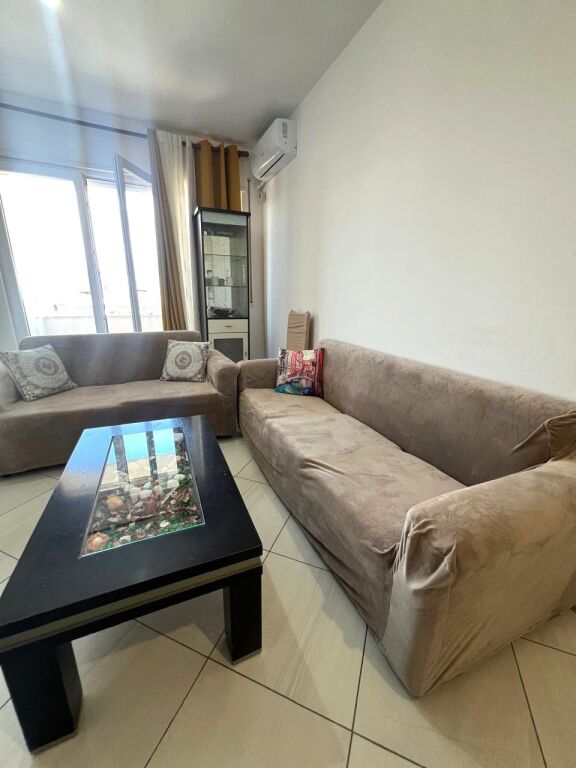AFFITTASI 1+1 A ASTIR, 400 EURO