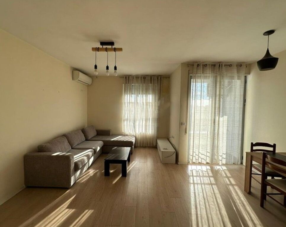 JEPET ME QIRA APARTAMENT 2 + 1 PRANE MATERNITETIT TE RI !