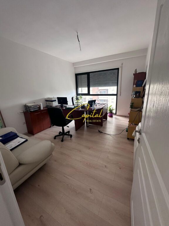 AMBIENT BIZNESI ME QIRA 90 M2 ISH STACIONI TRENIT 77.000 LEKE