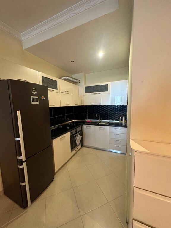 Apartament 1+1, Astir!
