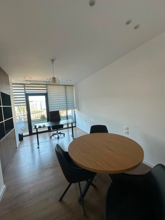 Ambient per zyre  me qira 3 ambiente dhe 2 tualete Lake View Rezidence